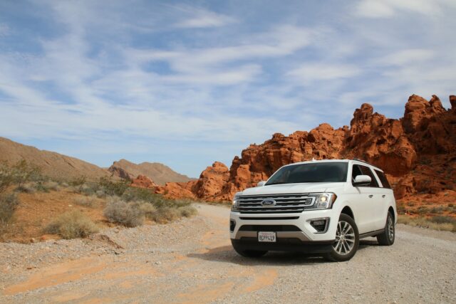 voiture 4x4 et une suv